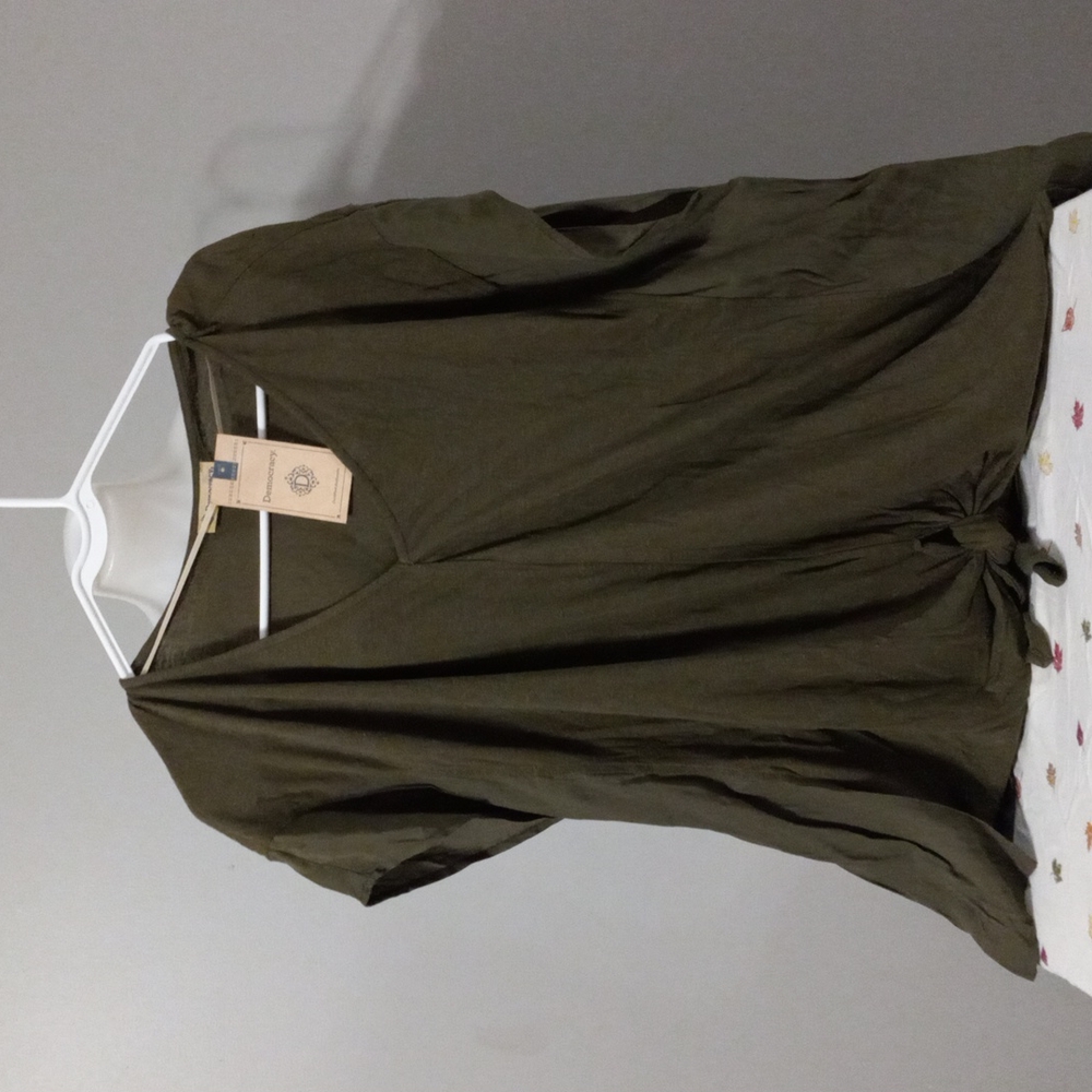 Democracy front knot top